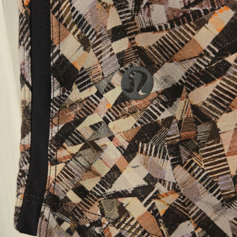 Abstract Patterned Shorts - Picture 3 of 3